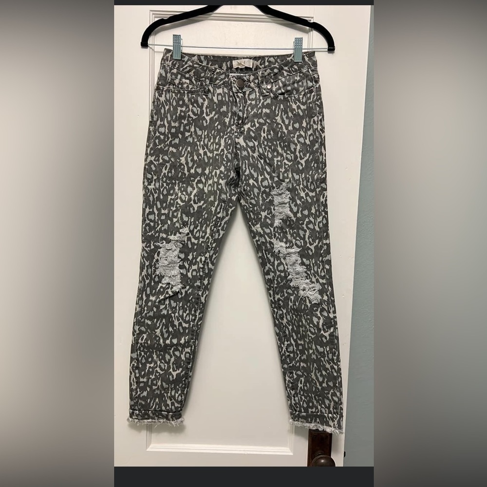 Easel distressed leopard jeggings S